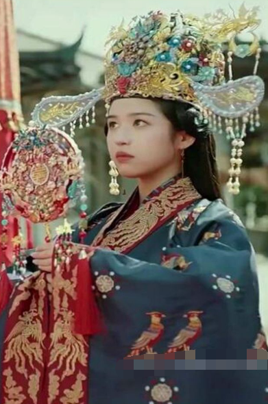 穿书后反派大佬偏宠我第01集