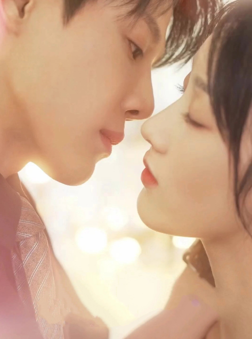 顾总夫人带球跑第01集